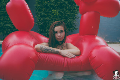 Beautiful Suicide Girl Vervain Red Rocket 21 High resolution lossless retina image