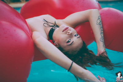 Beautiful Suicide Girl Vervain Red Rocket 64 High resolution lossless retina image