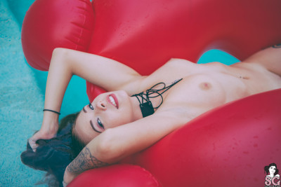 Beautiful Suicide Girl Vervain Red Rocket 65 High resolution lossless retina image