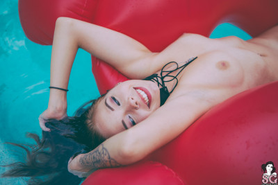 Beautiful Suicide Girl Vervain Red Rocket 66 High resolution lossless retina image
