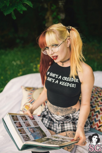 Beautiful Suicide Girl Blaizee Flower Girl 5 High resolution lossless iPhone retina image