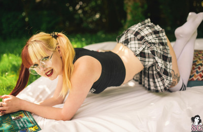 Beautiful Suicide Girl Blaizee Flower Girl 7 High resolution lossless iPhone retina image