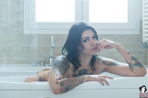 Beautiful Suicide Girl Ultima Snake Bite (35) High resolution lossless image