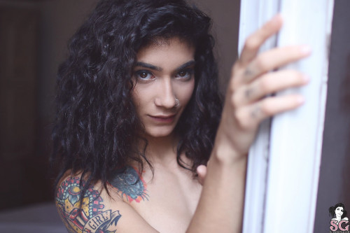 Beautiful Suicide Girl Lolitta Stay With Me (52) High definition iPhone HQ image
