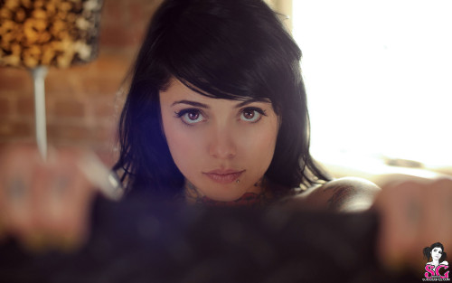Beautiful Suicide Girl Radeo Solitary 74 HD iPhone HQ retina image