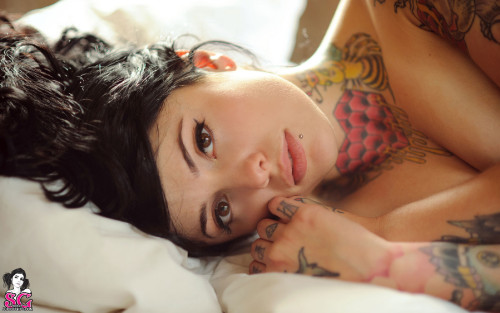 Beautiful Suicide Girl Radeo Solitary 78 HD iPhone HQ retina image