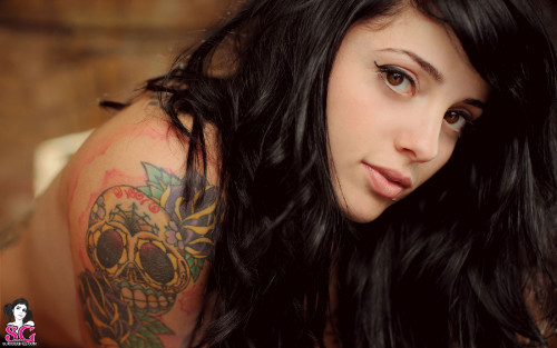 Beautiful Suicide Girl Radeo Solitary 65 HD iPhone HQ retina image