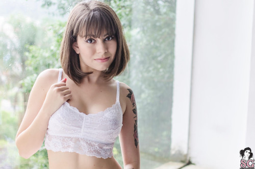 Beautiful Suicide Girl Dinhasun Son Goku (20) HD High resolution lossless iPhone retina image