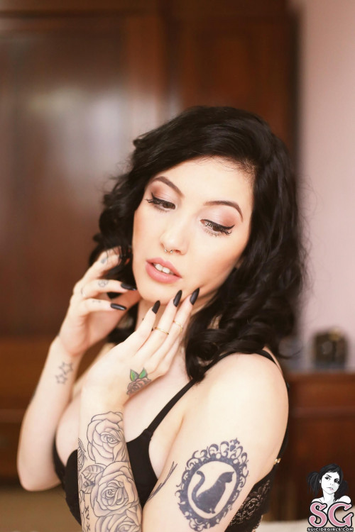 Beautiful Suicide Girl Kaarla 1950 (18) HD High resolution lossless iPhone retina image