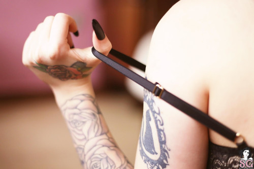 Beautiful Suicide Girl Kaarla 1950 (27) HD High resolution lossless iPhone retina image