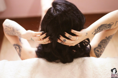 Beautiful Suicide Girl Kaarla 1950 (24) HD High resolution lossless iPhone retina image