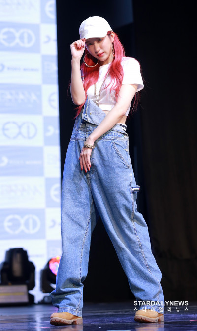 898J9P.jpg