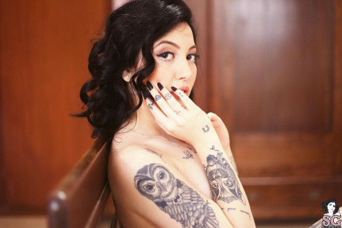 Beautiful Suicide Girl Kaarla 1950 (44) HD High resolution lossless iPhone retina image