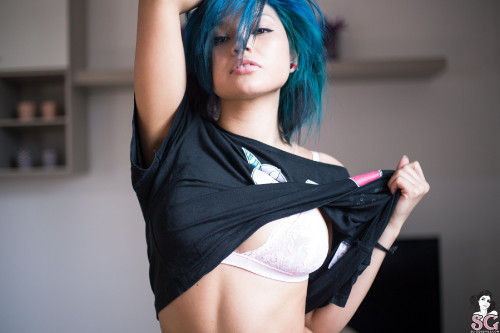 Beautiful Suicide Girl Bluejelly Blue Candy (7) High resolution lossless iPhone retina image