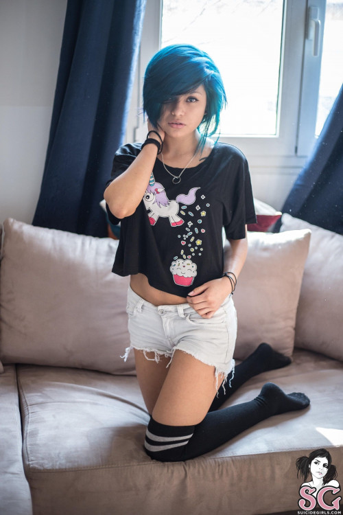 Beautiful Suicide Girl Bluejelly Blue Candy (1) High resolution lossless iPhone retina image