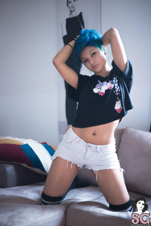 Beautiful Suicide Girl Bluejelly Blue Candy (3) High resolution lossless iPhone retina image