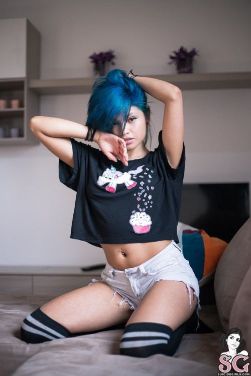 Beautiful Suicide Girl Bluejelly Blue Candy (6) High resolution lossless iPhone retina image