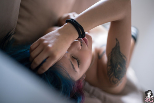 Beautiful Suicide Girl Bluejelly Blue Candy (28) High resolution lossless iPhone retina image