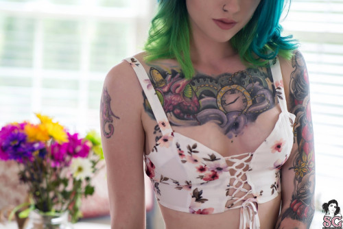 Beautiful Suicide Girl Starbomb Bohemian Daydream (5) High resolution lossless iPhone retina image