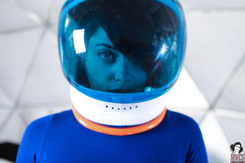 Beautiful Suicide Girl Radeo Final Frontier 02 High definition iPhone HQ image