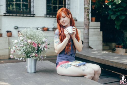 Beautiful Suicide Girl Sunrider Wild Flower (3) High resolution lossless iPhone retina image