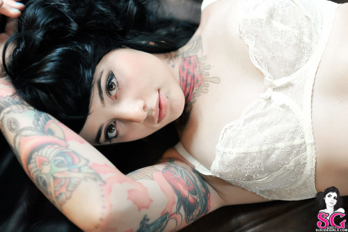 Beautiful Suicide Girl Radeo Ricorda Me 06 HD iPhone HQ retina image