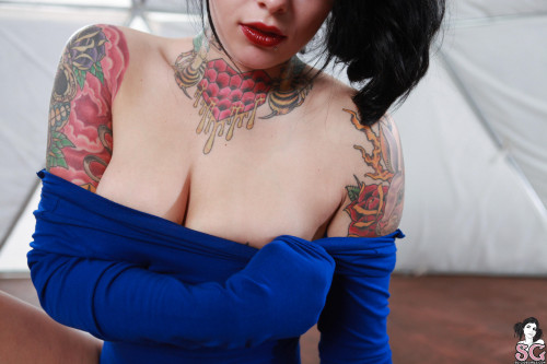 Beautiful Suicide Girl Radeo Final Frontier 16 High definition iPhone HQ image