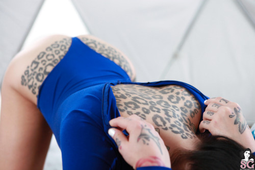 Beautiful Suicide Girl Radeo Final Frontier 14 High definition iPhone HQ image
