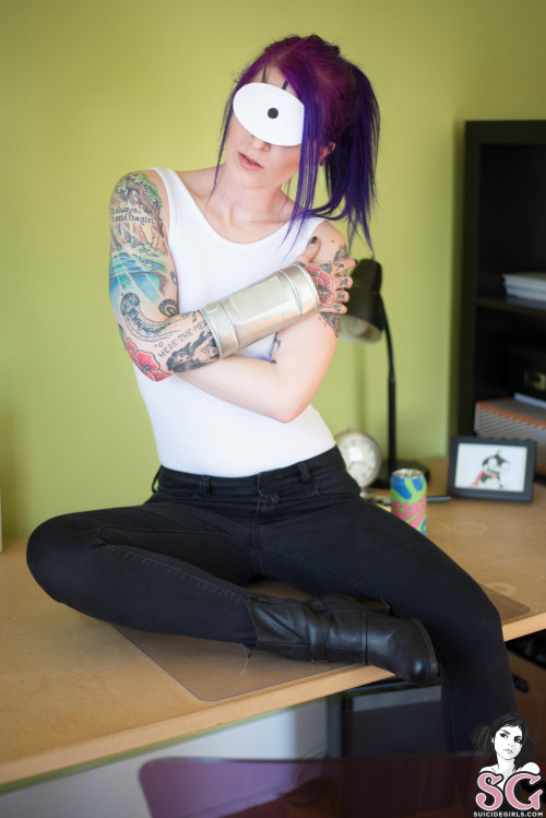 Beautiful Suicide Girl Lady 1BDI (2) High definition iPhone HQ image