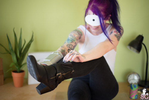 Beautiful Suicide Girl Lady 1BDI (3) High definition iPhone HQ image