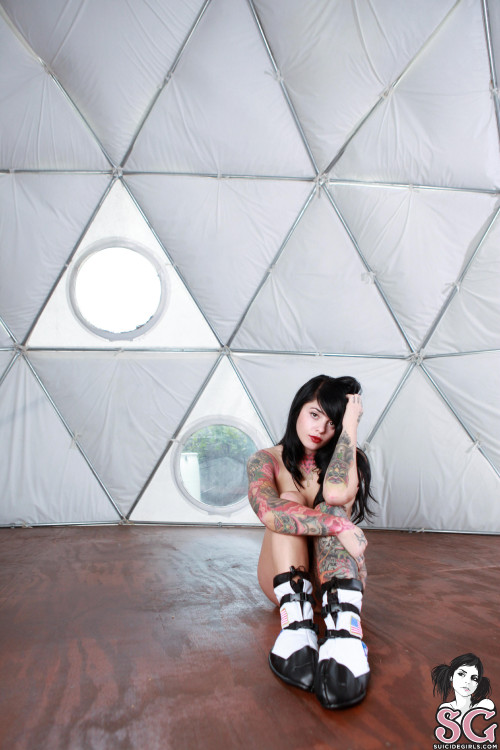 Beautiful Suicide Girl Radeo Final Frontier 35 High definition iPhone HQ image