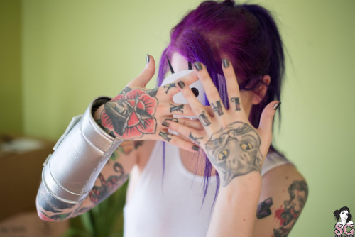 Beautiful Suicide Girl Lady 1BDI (16) High definition iPhone HQ image