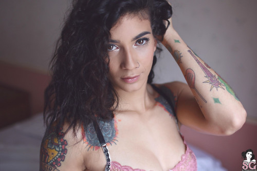 Beautiful Suicide Girl Lolitta Stay With Me (5) High definition iPhone HQ image
