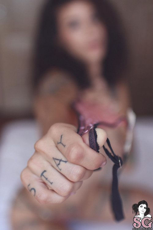 Beautiful Suicide Girl Lolitta Stay With Me (19) High definition iPhone HQ image