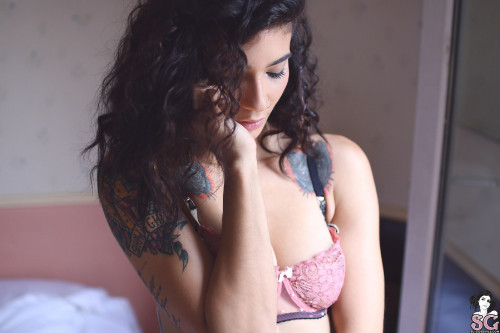 Beautiful Suicide Girl Lolitta Stay With Me (9) High definition iPhone HQ image