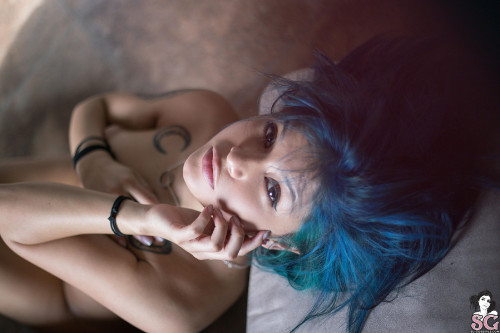 Beautiful Suicide Girl Bluejelly Blue Candy (40) High resolution lossless iPhone retina image