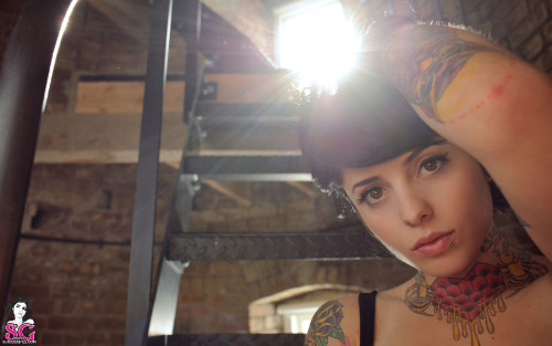 Beautiful Suicide Girl Radeo Solitary 09 HD iPhone HQ retina image