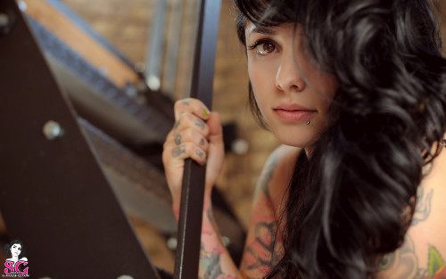 Beautiful Suicide Girl Radeo Solitary 05 HD iPhone HQ retina image