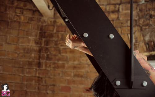 Beautiful Suicide Girl Radeo Solitary 11 HD iPhone HQ retina image