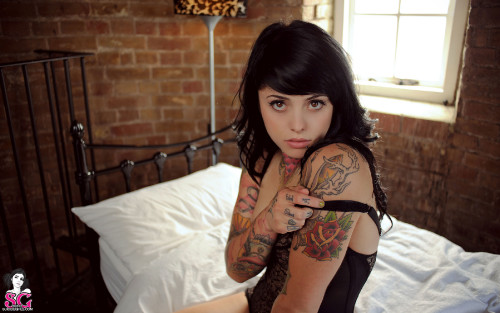 Beautiful Suicide Girl Radeo Solitary 20 HD iPhone HQ retina image