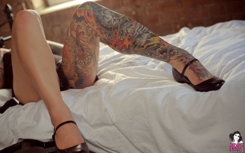 Beautiful Suicide Girl Radeo Solitary 31 HD iPhone HQ retina image