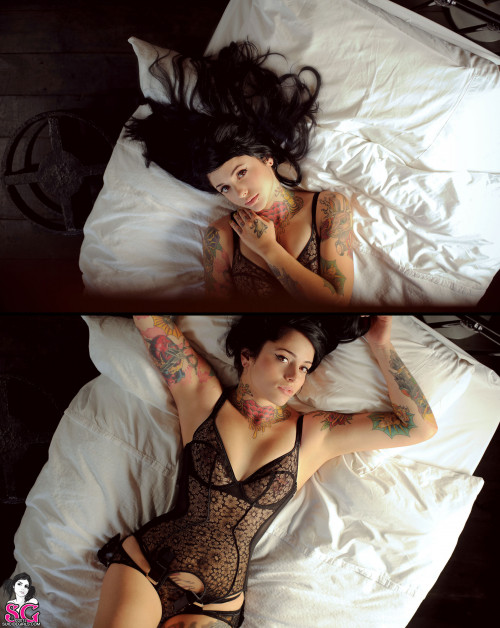 Beautiful Suicide Girl Radeo Solitary 17 HD iPhone HQ retina image