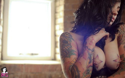 Beautiful Suicide Girl Radeo Solitary 27 HD iPhone HQ retina image
