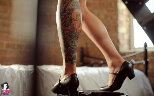 Beautiful Suicide Girl Radeo Solitary 43 HD iPhone HQ retina image