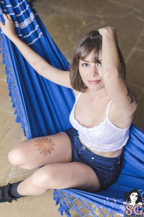 Beautiful Suicide Girl Dinhasun Son Goku (9) HD High resolution lossless iPhone retina image