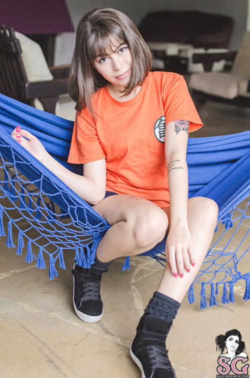 Beautiful Suicide Girl Dinhasun Son Goku (3) HD High resolution lossless iPhone retina image