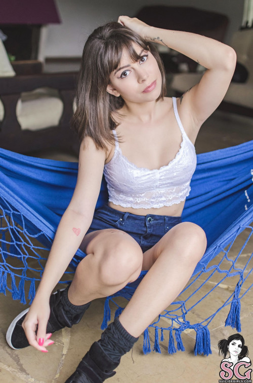 Beautiful Suicide Girl Dinhasun Son Goku (8) HD High resolution lossless iPhone retina image