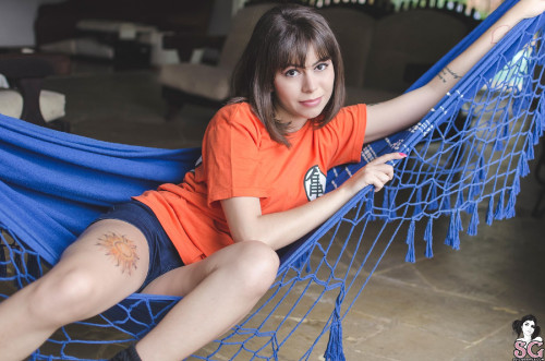 Beautiful Suicide Girl Dinhasun Son Goku (5) HD High resolution lossless iPhone retina image