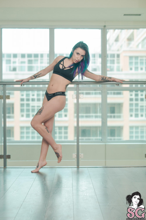 Beautiful Suicide Girl Boobafettish Views 16 HD high resolution lossless iPhone retina image