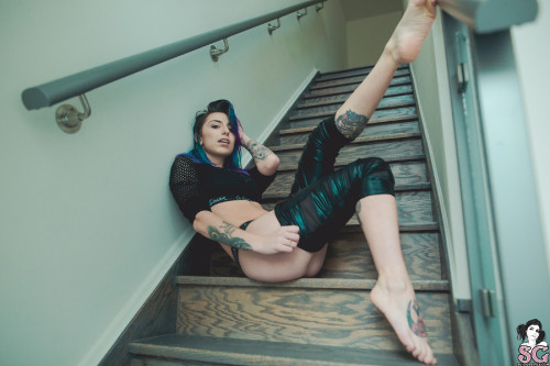 Beautiful Suicide Girl Boobafettish Views 06 HD high resolution lossless iPhone retina image